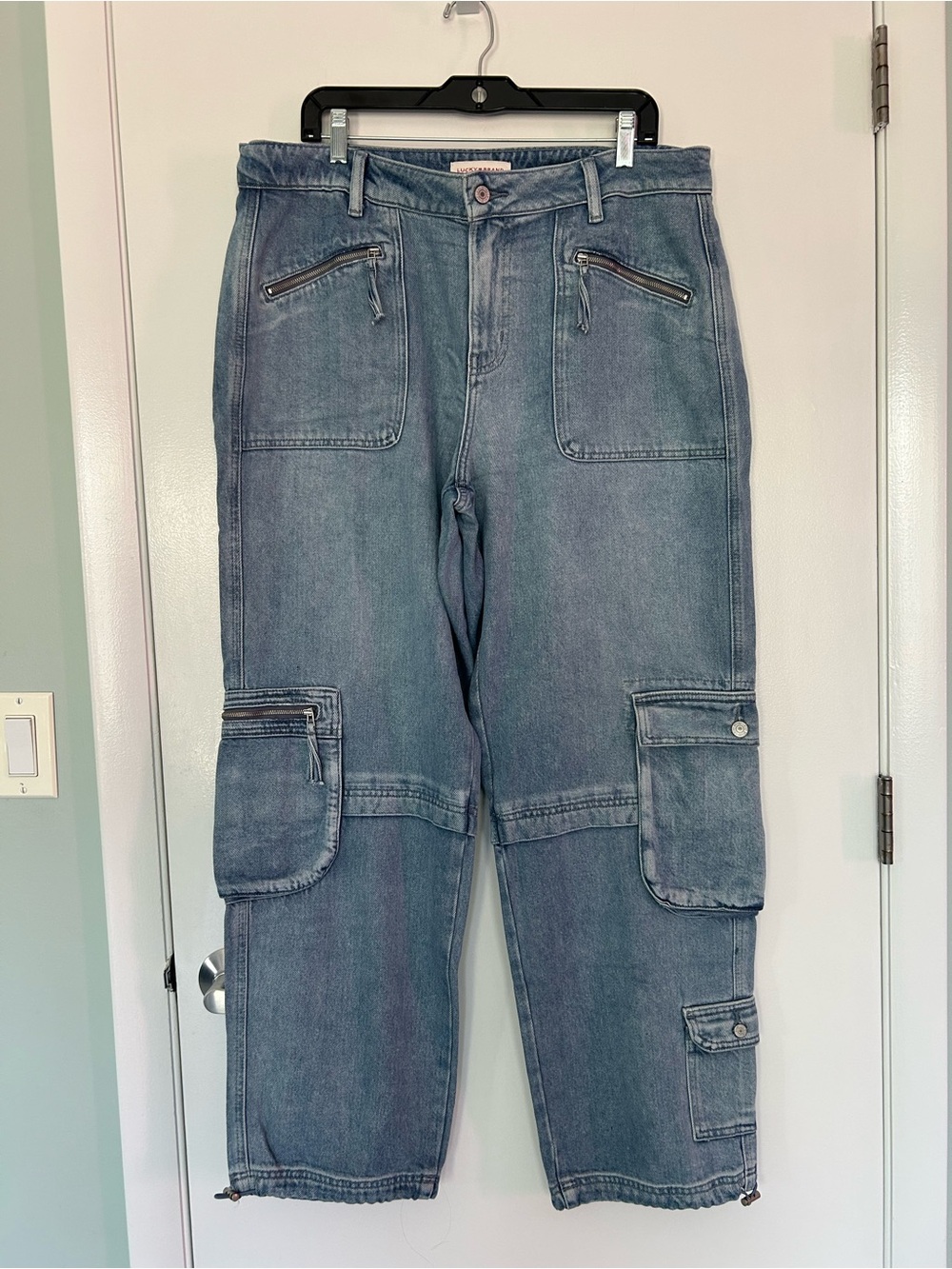 Lucky Brand liquid denim Luxe cargo jeans size 14/32